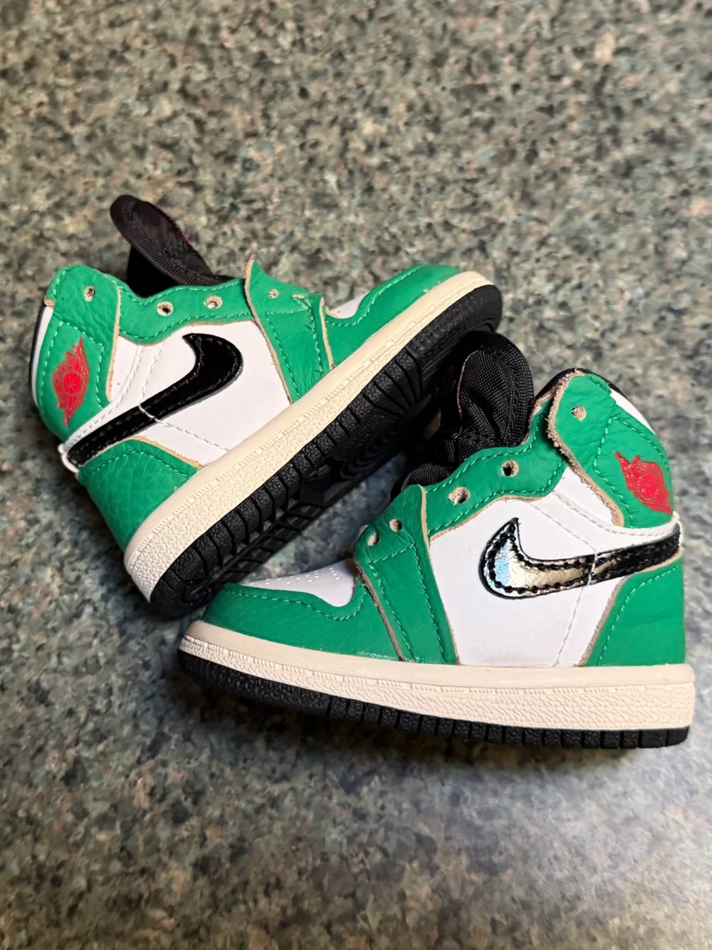 Nike Jordan 1 Retro High OG Lucky Green Size 2 infant. No laces